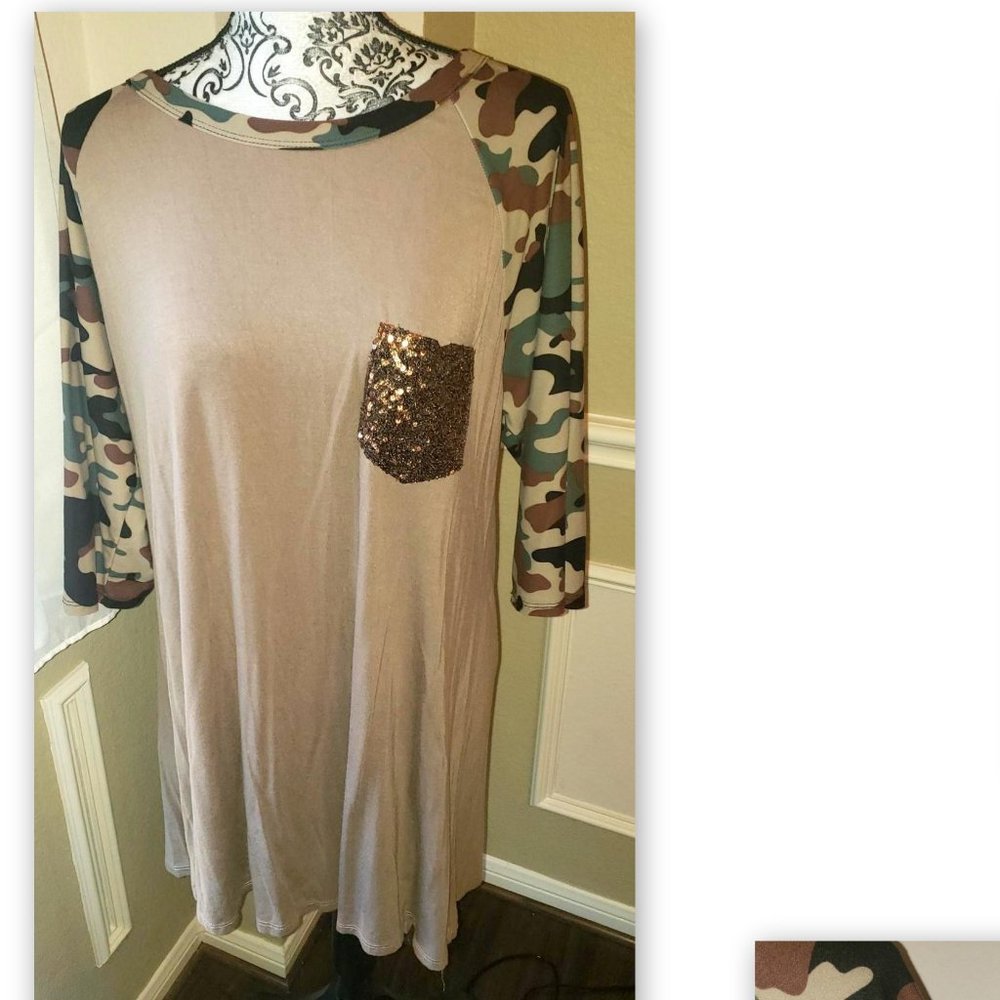 WOMEN 'S BOUTIQUE TUNIC TOP WITH CAMO SLEEVES AND GOLD SEQUIN POCKET-2X